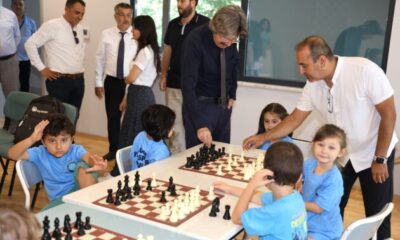 BUÜ’nün yaz okulunda minikler eğlenerek öğreniyor