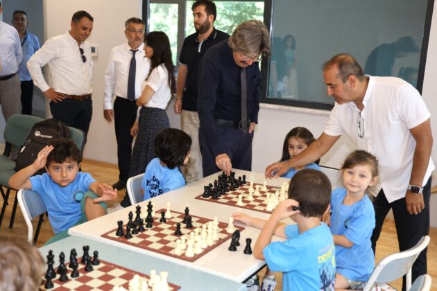 BUÜ’nün yaz okulunda minikler eğlenerek öğreniyor