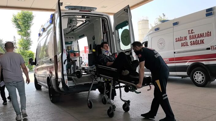 Bursa’da hafif ticari araç kamyonetle çarpıştı