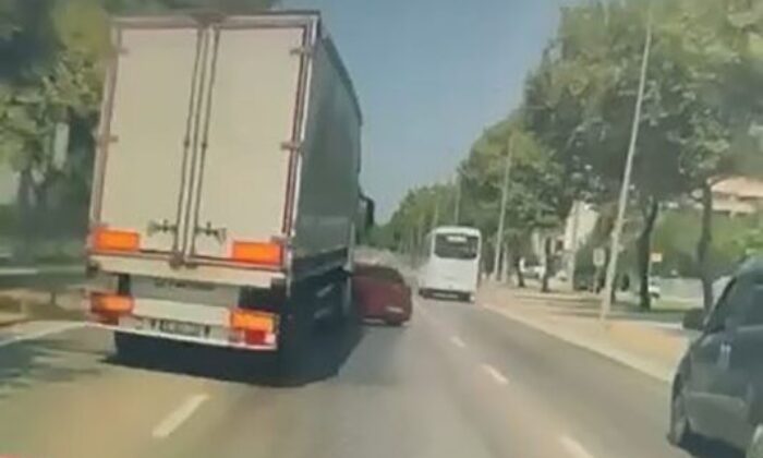 Kör noktada kalan araç sürüklendi