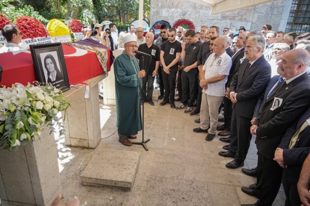 CHP Bursa Eski Milletvekili Lale Karabıyık son yolculuğuna uğurlandı