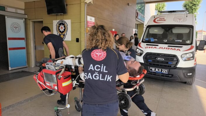 Fabrika çatısından düşen işçi hayatını kaybetti