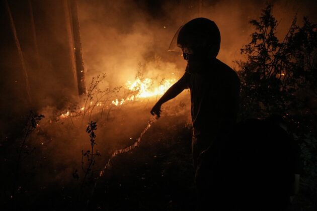Alevlere ‘pet şişe’ ile müdahale!