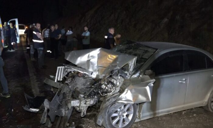 Yardım için yola çıkmışlardı, kaza yaptılar