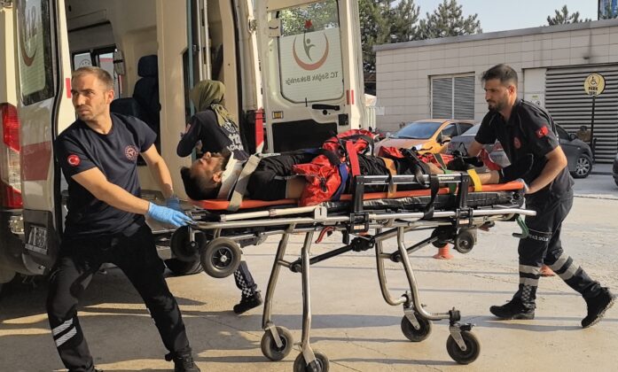 Çatı çöktü, genç işçi ağır yaralandı