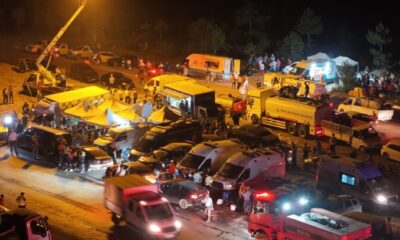 Gözlerini kırpmadan alevlerle mücadele için koşuşturuyorlar