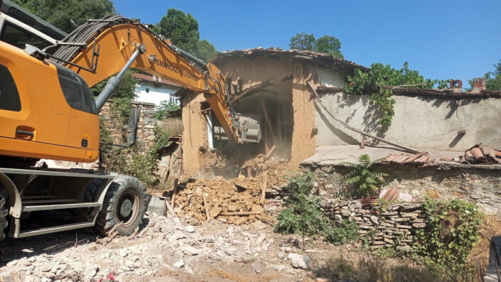 Osmangazi’de metrukla mücadele sürüyor