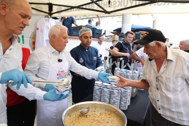 Aşure kazanları birlik için kaynadı