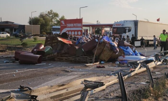 Kontrolden çıkan kamyon devrildi