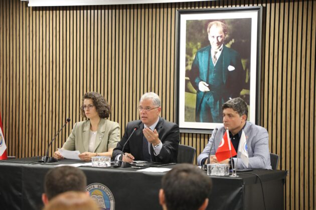 Mudanya’da meclise tatil yok