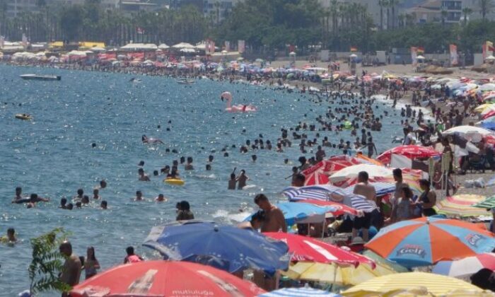 Yerli turist seyahate 76.4 milyar harcadı