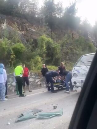 Kamyonet otomobile çarptı: 4 kişi yaralandı