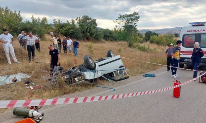 Takla atan otomobildeki sürücü yaşamını yitirdi