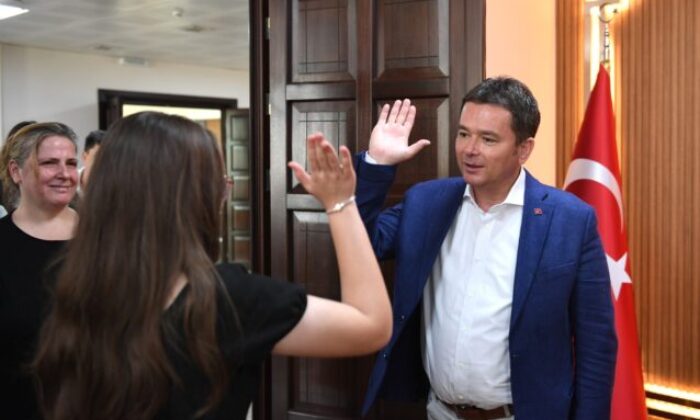 Başkan Aydın, dereceye giren öğrencileri ödüllendirdi