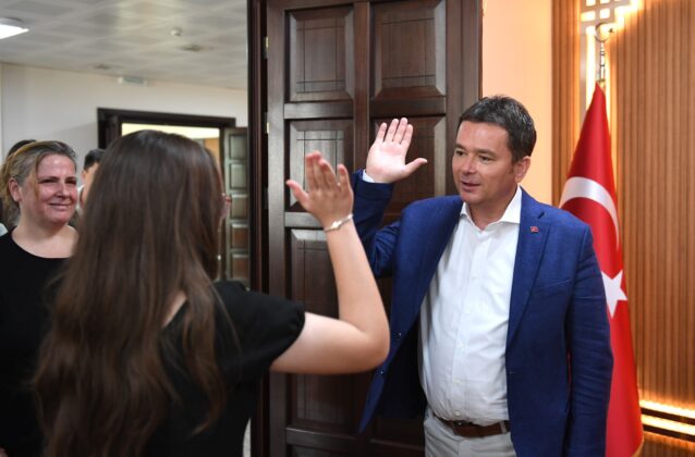 Başkan Aydın, dereceye giren öğrencileri ödüllendirdi