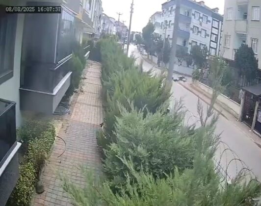 Motosikletli sürücüler çarpıştı