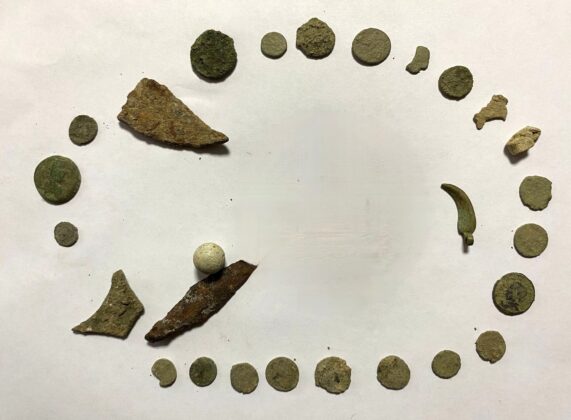 Şüpheli araçta 27 adet tarihi eser bulundu