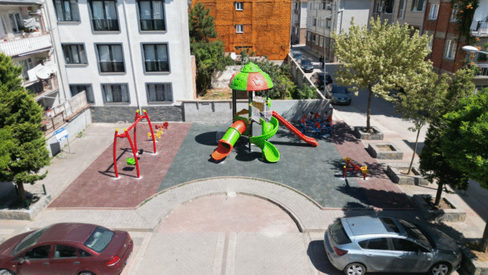 İnegöl’de çocuk parkları yenileniyor