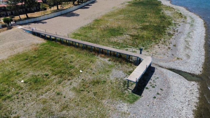 İznik gölü kuraklık nedeniyle çekildi, iskele karada kaldı