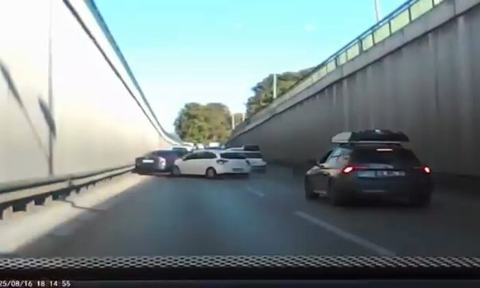 Bursa’da alkollü sürücü trafiği birbirine kattı