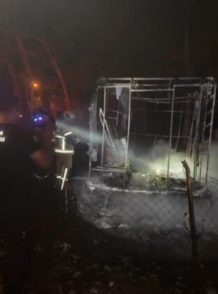 Park halindeki karavan küle döndü