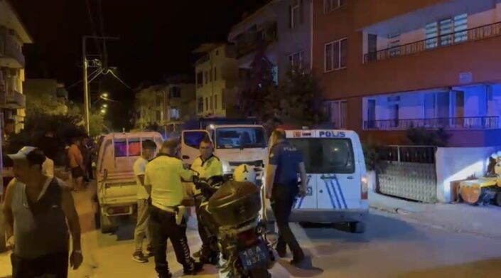 16 yaşındaki genç polis arabasına çarptı