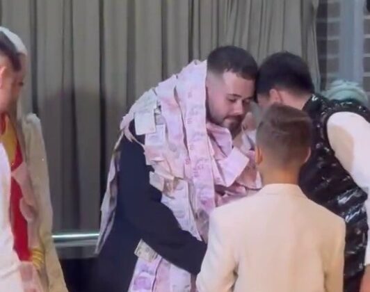 Damadı paraya boğdular