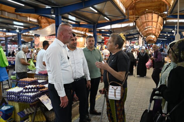 Karacabey Belediye Başkanı Karabatı vatandaşların taleplerini dinledi