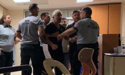 Otomobil motosiklete çarptı, yakınları birbirine girdi
