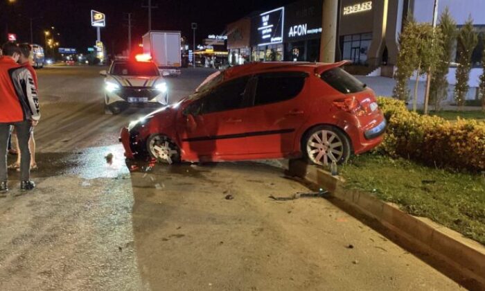 Kontrolden çıkan otomobil takla attı