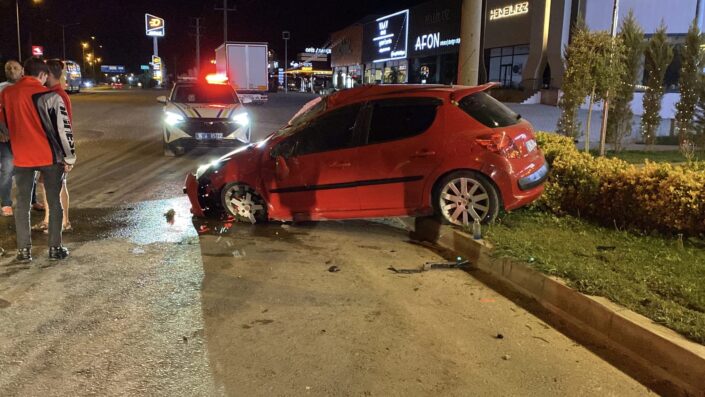 Kontrolden çıkan otomobil takla attı