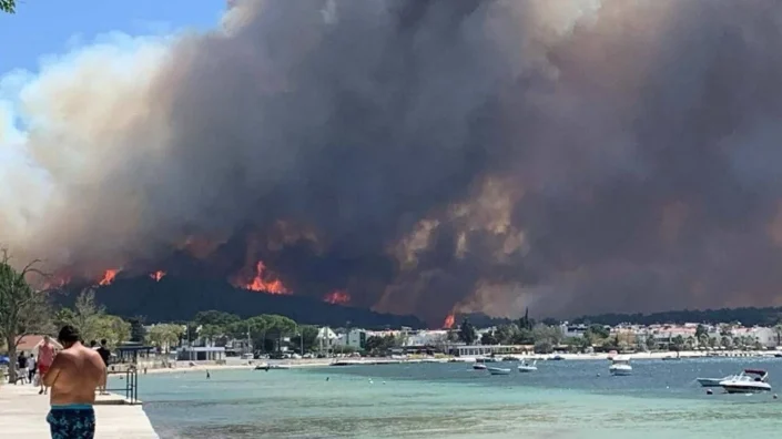Çanakkale’de orman yangını: Vatandaşlar tahliye ediliyor