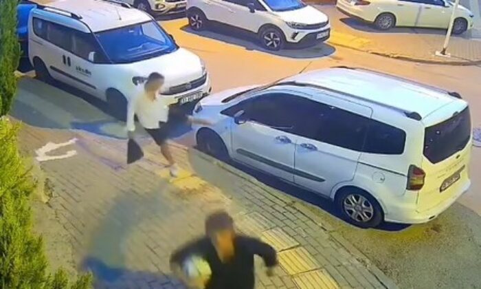 Araçların kaportasını çizip aynalarını kırdılar