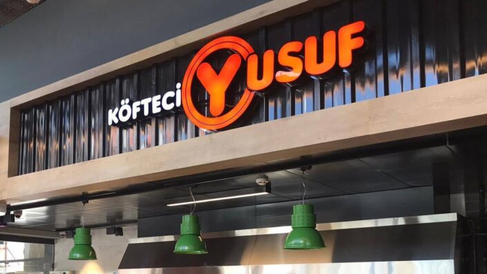 Köfteci Yusuf’tan Bursaspor’a destek: “Karaman Köfteci Yusuf İstasyonu”