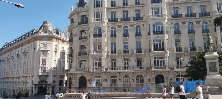 Madrid’in büyüsü: Gündüz siestada, gece sanatta