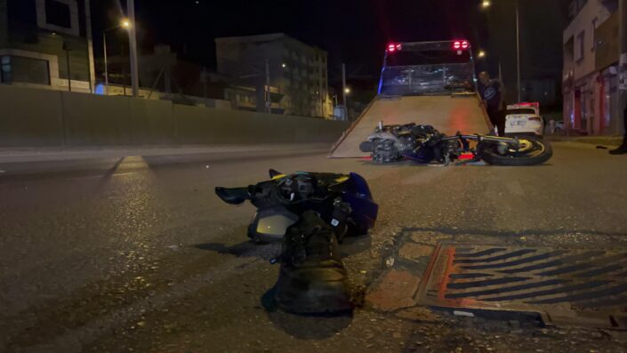 Kontrolden çıkan motosikletteki 2 kişi yaralandı