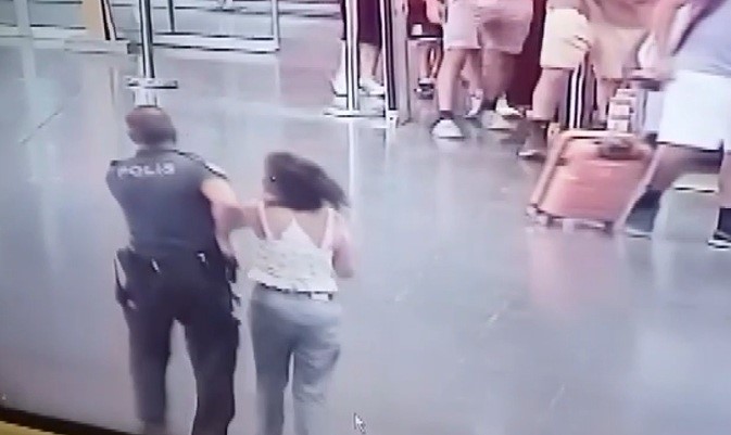 Alkollü kadın terminali ayağa kaldırdı