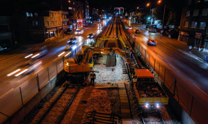 Bursa’da raylarda konforlu ulaşım mesaisi
