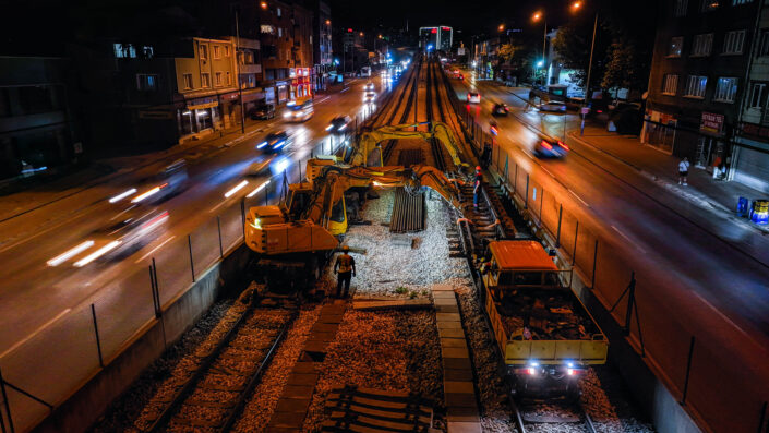 Bursa’da raylarda konforlu ulaşım mesaisi