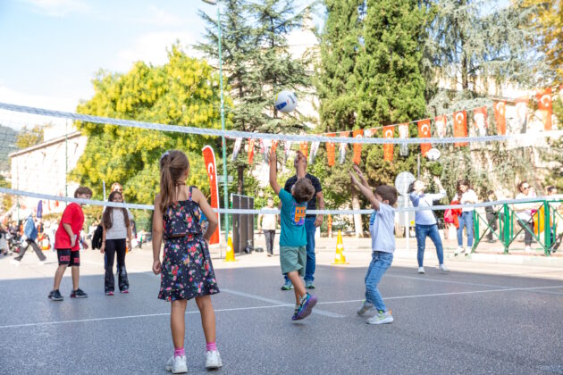 Çocukların Heykel’i: Araç sesleri yerine kahkahalar yükselecek