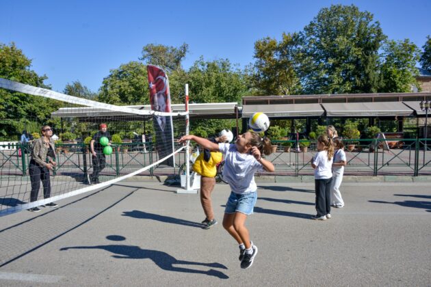 Heykel’de çocuk sesleri yankılandı
