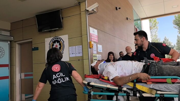 İnşaat işçisi havalandırma boşluğuna düştü!