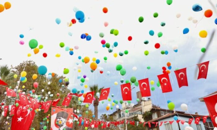 Bursa’da Ali Demir için binlerce balon göğe yükseldi