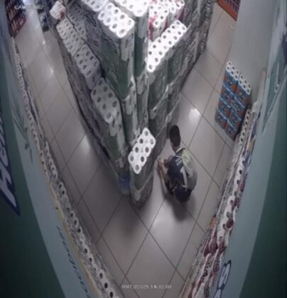 10 yaşındaki çocuk marketi ateşe verdi