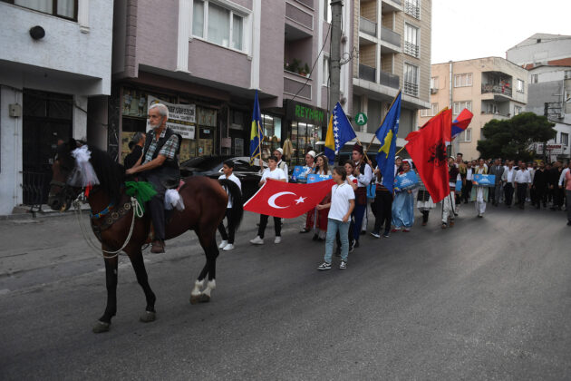 Bursa sokaklarında Balkan coşkusu