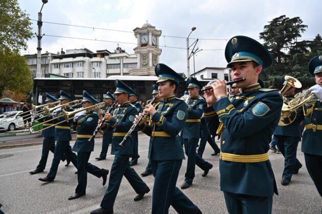 Hem çok renkli hem çok sesli festival