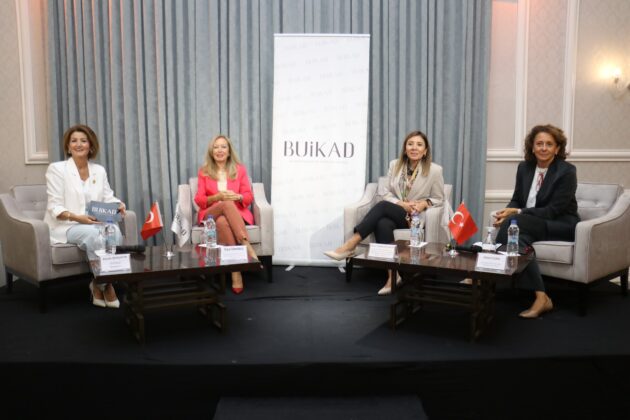 “Topuk sesleri” diploması masasında