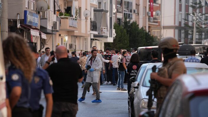 İzmir’de polis merkezine saldırı!