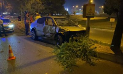 Hafif ticari araç otomobille çarpıştı