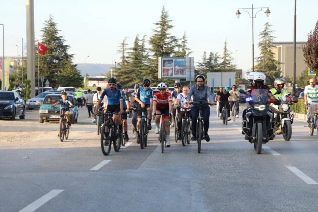 ‘Zaferden Kurtuluşa’ pedal bastılar